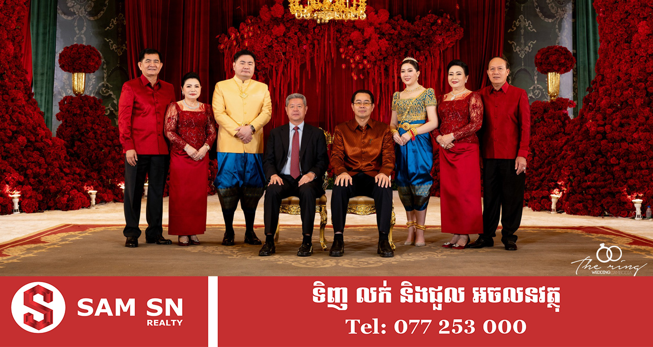 រោងមង្គលការកូនប្រុសឧកញ៉ា តាន់ តាត់ តុបតែងផ្កាស្រស់ពណ៌ក្រហមឆ្អិនឆ្អៅ