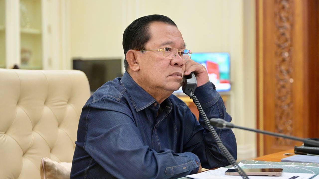 សម្តេចតេជោ ហ៊ុន សែន និងសហការីសម្រាកបានជាង ២ម៉ោង ឥឡូវមកប្រចាំការបន្តពិនិត្យសភាពការណ៍ជួរមុខដើម្បីបន្តអនុវត្តដោយម៉ឺងម៉ាត់នូវបទឈប់បាញ់