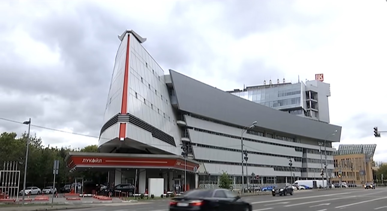 ក្រុមហ៊ុនប្រេងធំទី២រុស្ស៊ីមានផែនការលក់ទ្រព្យសម្បត្តិអន្តរជាតិ ដោយសារការដាក់ទណ្ឌកម្មរបស់លោកខាងលិច