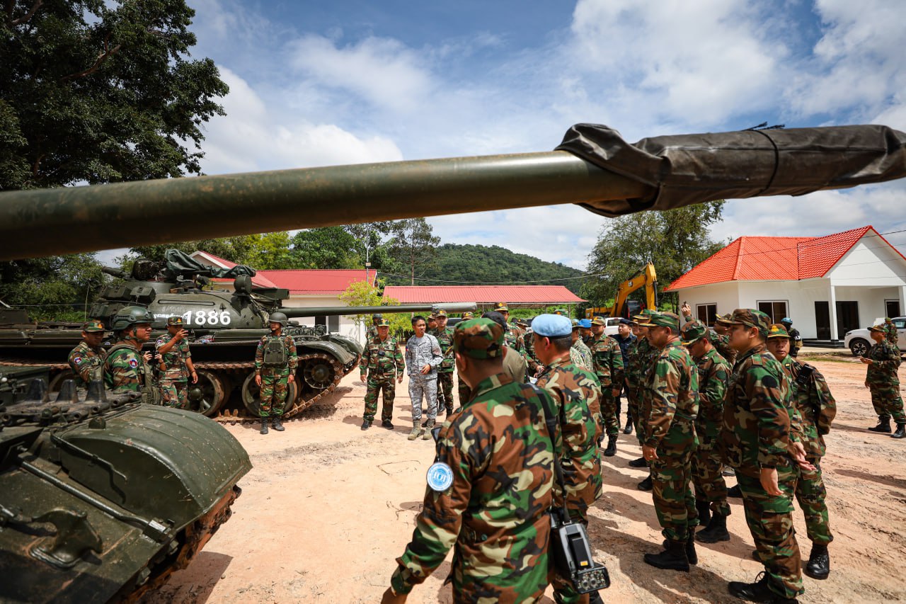 រថពាសដែកវិលចូលបន្ទាយវិញ ក្រោយកម្ពុជា និងថៃ បានឯកភាពគ្នាកែសម្រួលយុទ្ធោបករណ៍ និងដកអាវុធធុនធ្ងន់រៀងៗខ្លួនចេញពីតំបន់ជម្លោះព្រំដែន